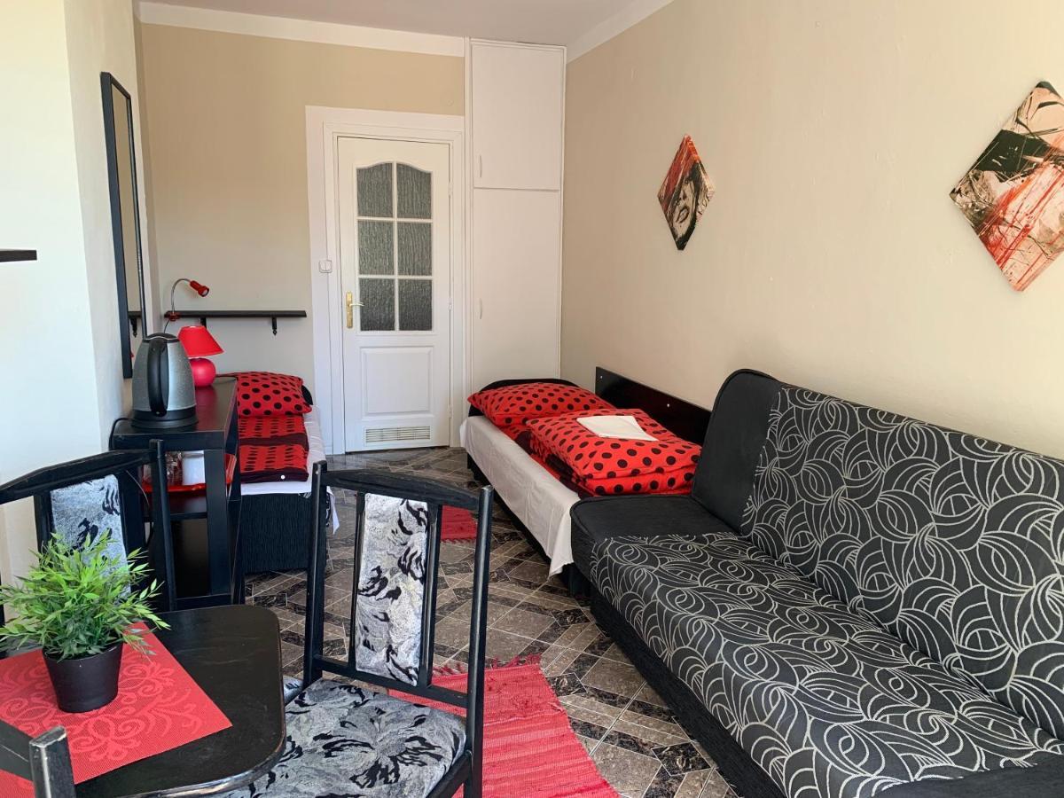 Pokoje Goscinne U Barbary Wladyslawowo Bagian luar foto